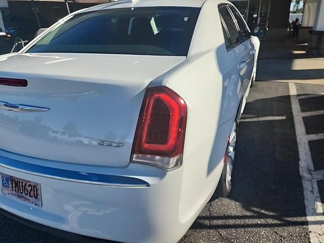 2023 chrysler 300 touring