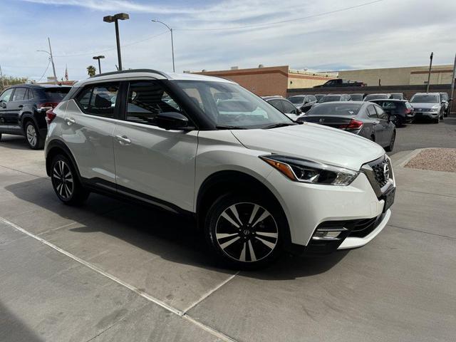 2020 nissan kicks sr