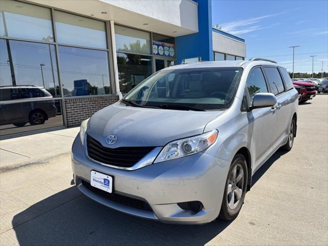 2012 toyota sienna le