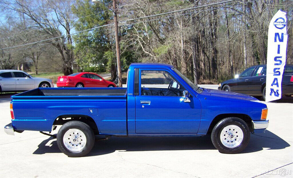 ultra nice 1 of a kind must c solid serviced comp 2 datsun hilux 4runner not sr5