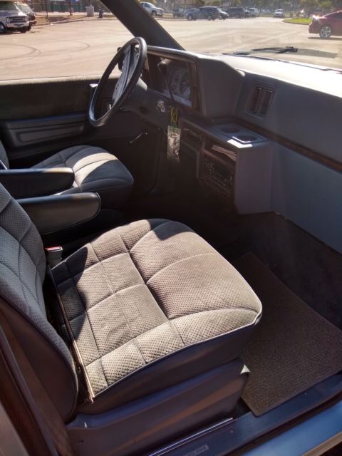1989 plymouth voyager se mini van , automatic , 4 cylinder 2.5 cc efi engine