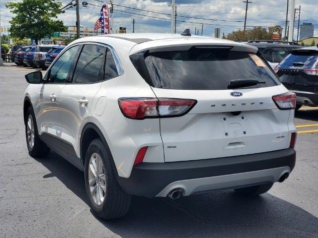 2022 ford escape se