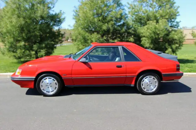 1986 ford mustang svo - 5 speed - leather interior - low reserve