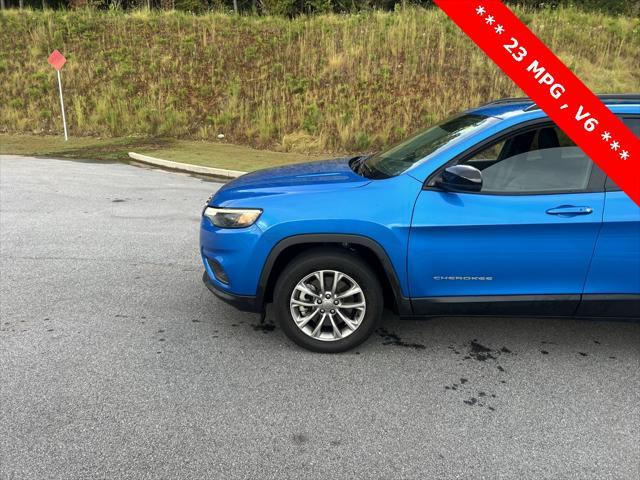 2022 jeep cherokee latitude lux