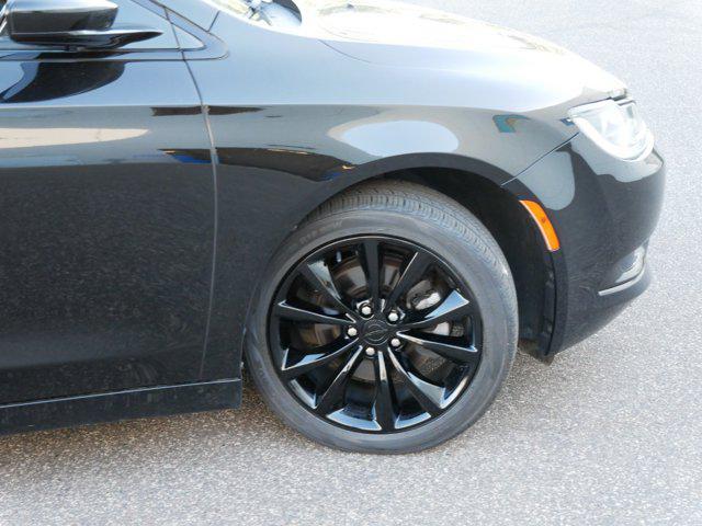 2016 chrysler 200 s