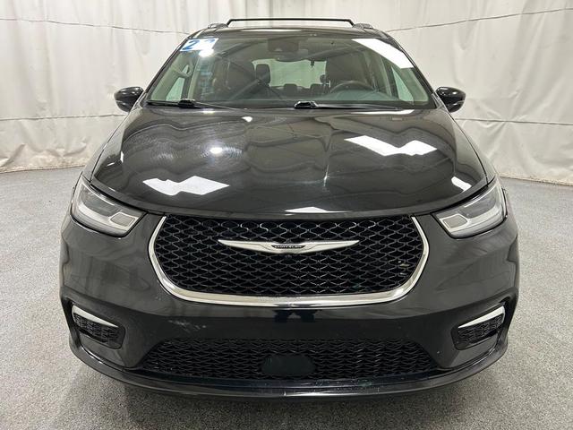 2022 chrysler pacifica touring-l
