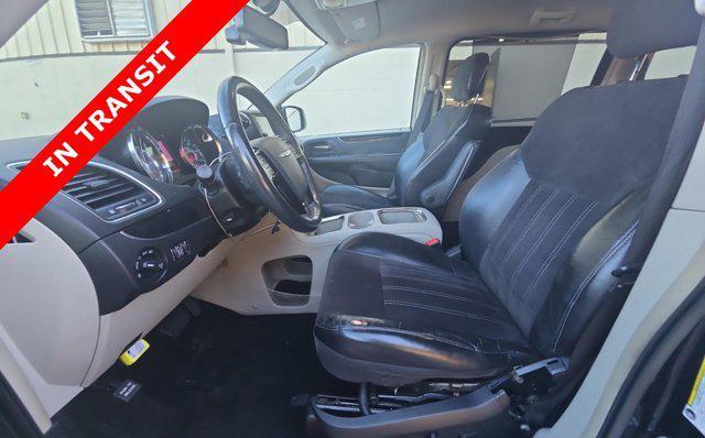 2014 chrysler town & country touring-l