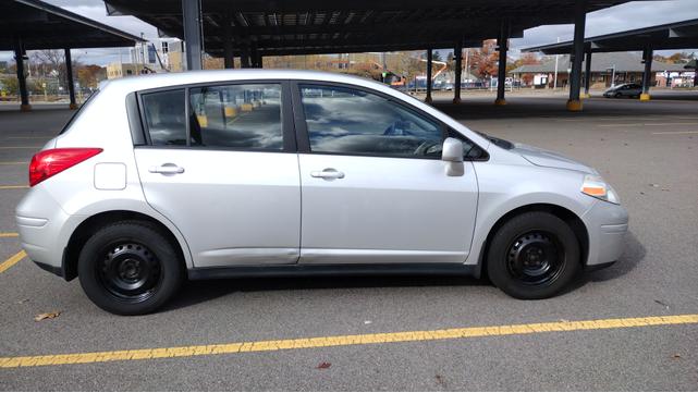 2011 nissan versa 1.8 s