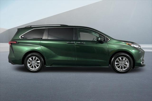 2022 toyota sienna xle 8 passenger