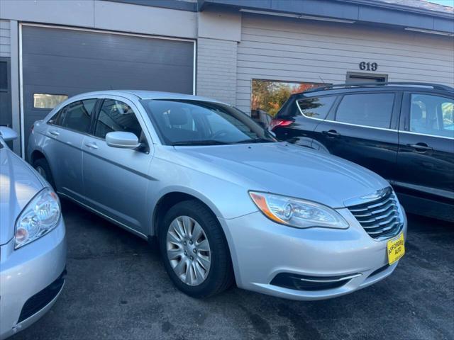 2012 chrysler 200 lx