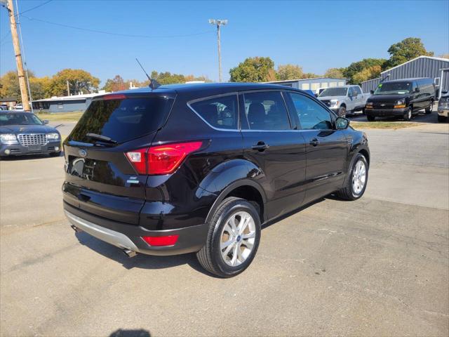 2019 ford escape se