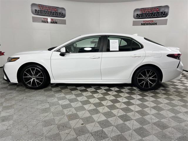 2021 toyota camry se