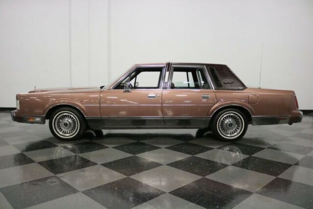 very well preserved luxury cruiser! great colors & very comfortable! loaded!