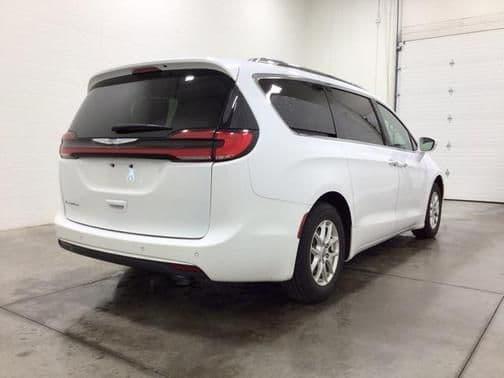 2021 chrysler pacifica touring l in hortonville, wisconsin