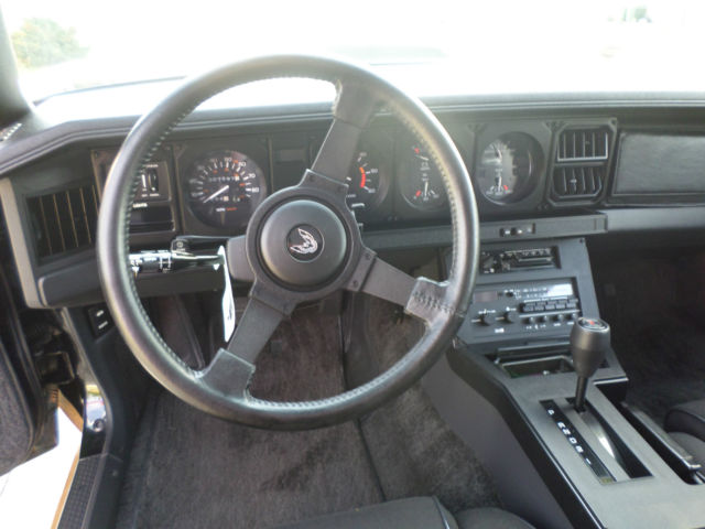 1982 pontiac firebird trans am coupe 2-door 5.0l