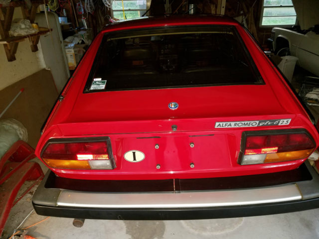 81 alfa romeo gtv-6 barn find looks like a "9", no rust but needs work