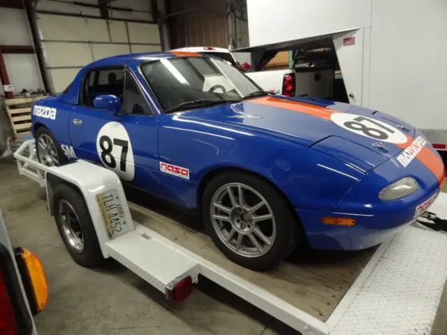 mazda mx-5 miata roadster
