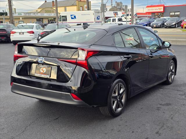 2021 toyota prius le