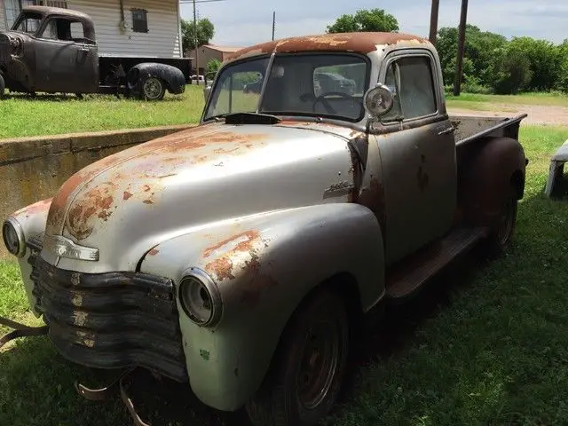 1953 silver makes a great truck for photo shoots