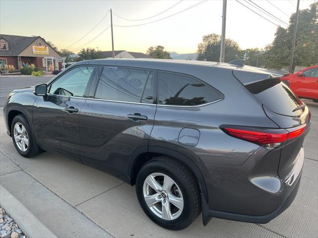 2022 toyota highlander le
