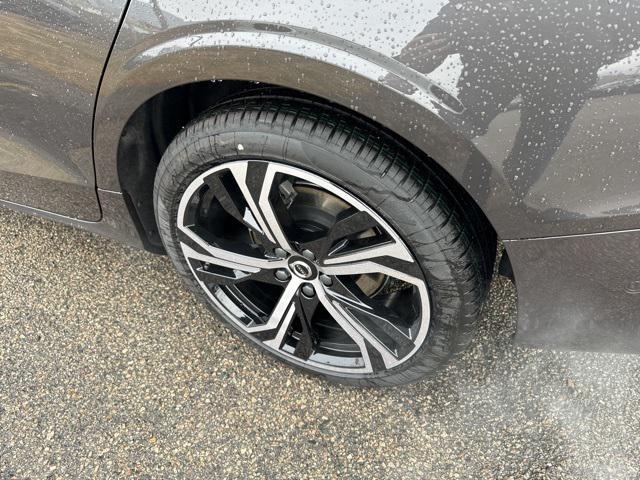 2024 volvo s60 b5 plus dark theme