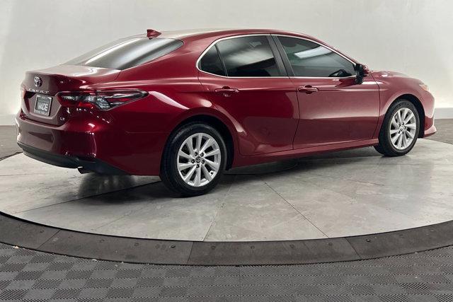 2021 toyota camry le