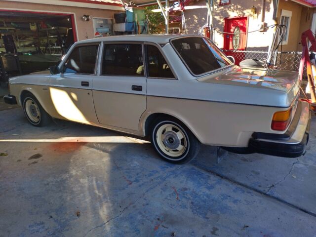 1980 volvo 240 series sedan brown rwd automatic dl