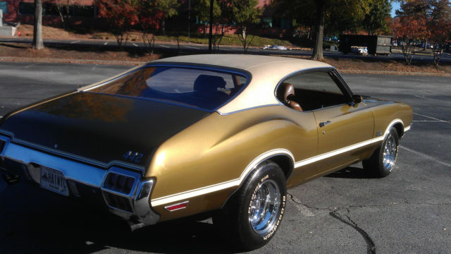 1972 saturn gold holiday coupe with 442 badging, excellent condition