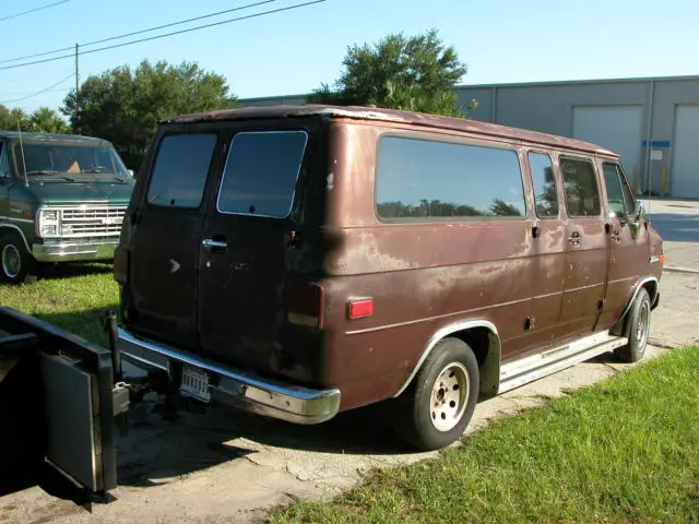 1989 chevy beauville van, 350 v8 engine ,power windows,power brakes, power steer