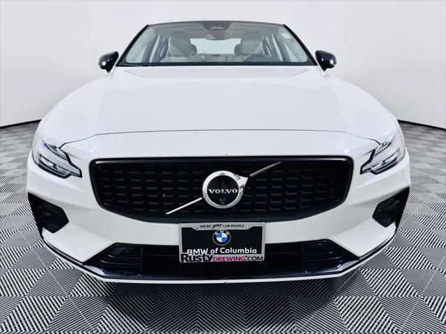 2024 volvo s60 b5 plus dark theme