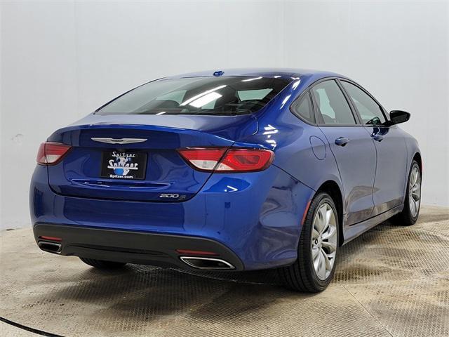 2016 chrysler 200 s