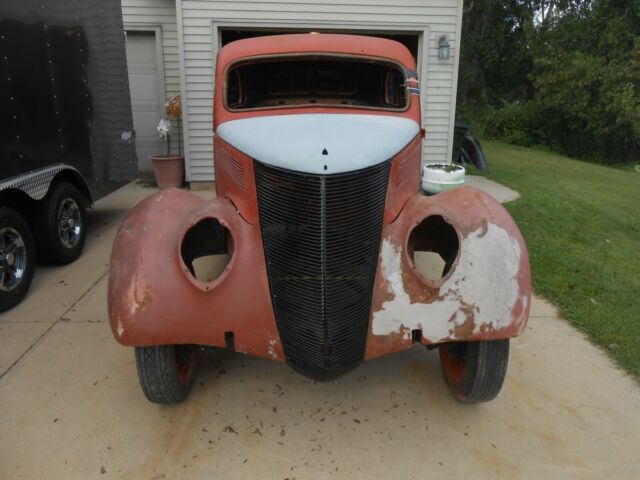 1937 ford humpback sedan