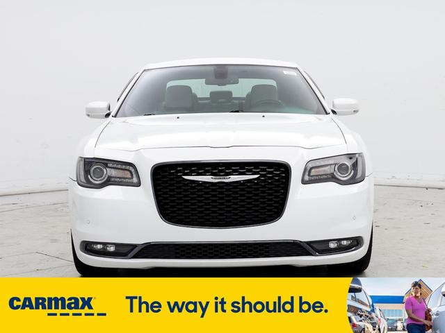 2017 chrysler 300 s