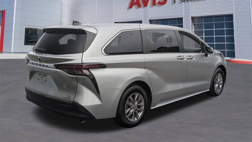 2023 toyota sienna le 8-passenger