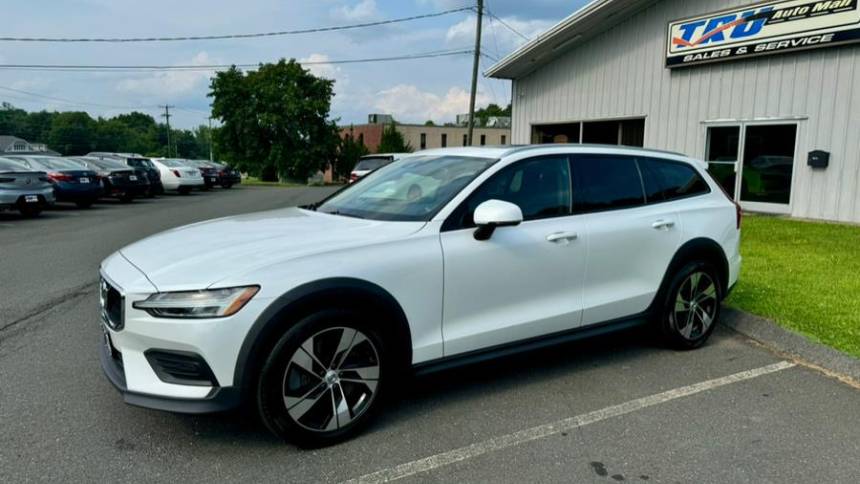 2020 volvo v60 cross country t5