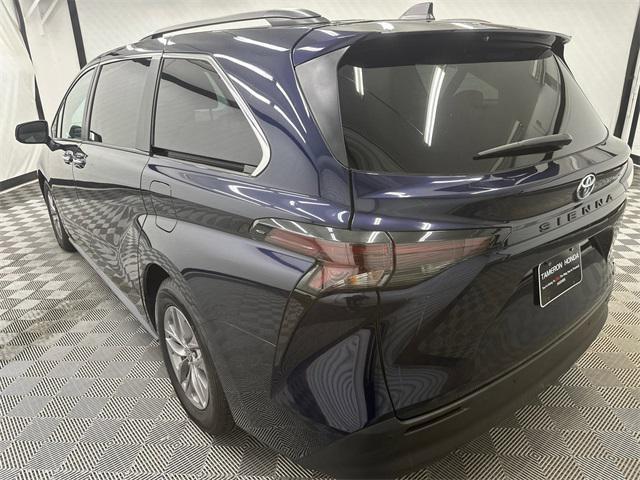 2023 toyota sienna xle 8 passenger