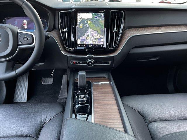2022 volvo xc60 momentum