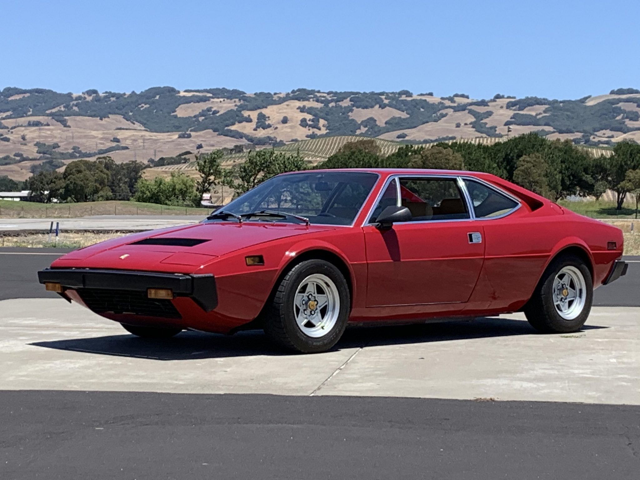 1975 ferrari 308 gt4