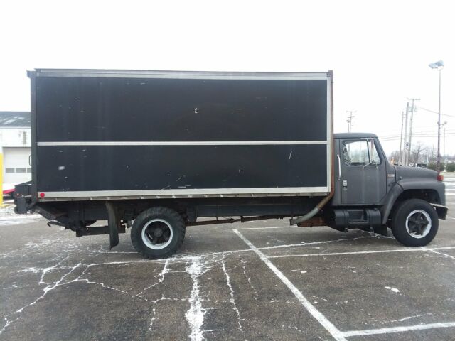 1986 international s1600 box truck 6.0v gas motor extremely low miles !!!!