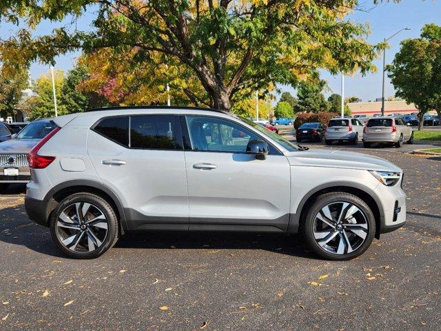 2024 volvo xc40 b5 ultimate dark theme