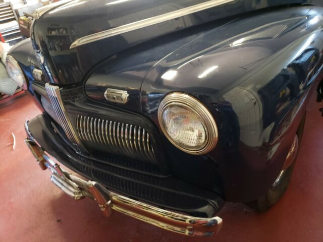 1942 ford deluxe 4 door sedan