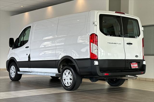2022 ford transit-150 base