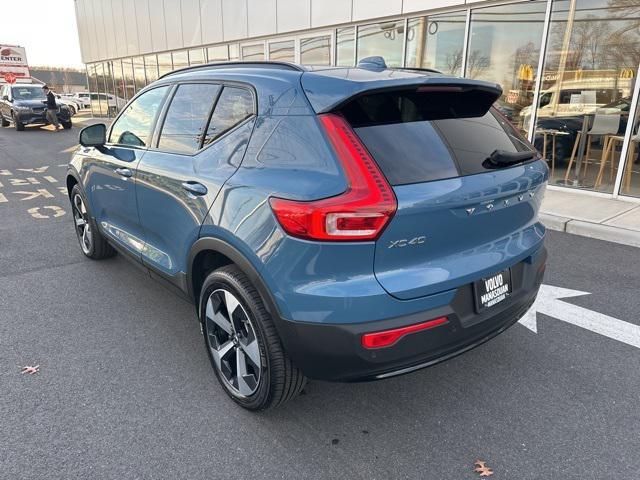 2024 volvo xc40 b5 plus dark theme