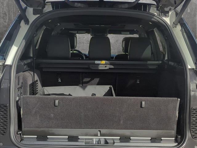 2022 land rover discovery p300 s r-dynamic