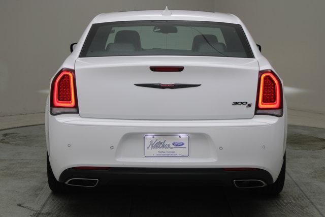 2022 chrysler 300 s