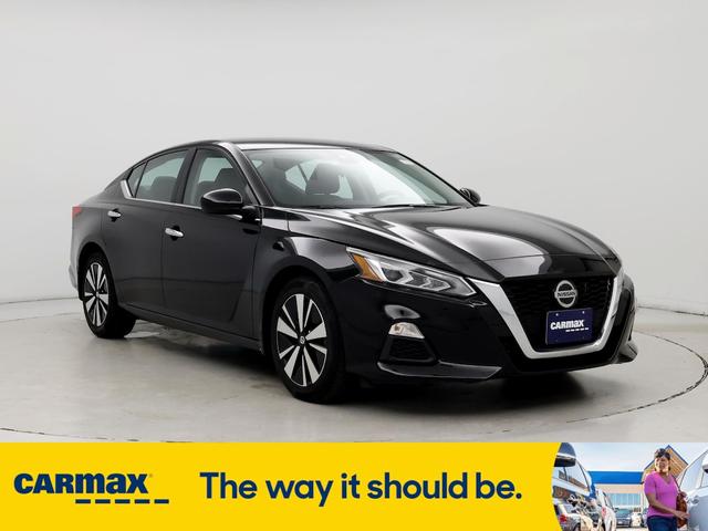 2022 nissan altima sv