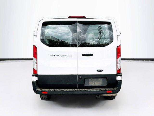 2022 ford transit-250 base