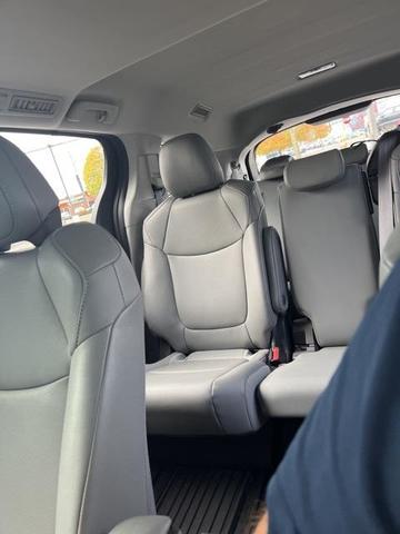 2022 toyota sienna xle 8 passenger