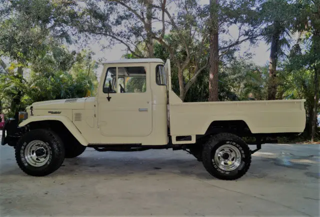 1977 *rare diesel* toyota land cruiser pick up truck. fj40 fj45 hj45 bj40