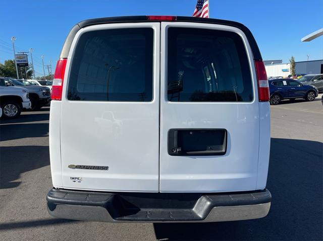2022 chevrolet express 2500 rwd 2500 regular wheelbase wt